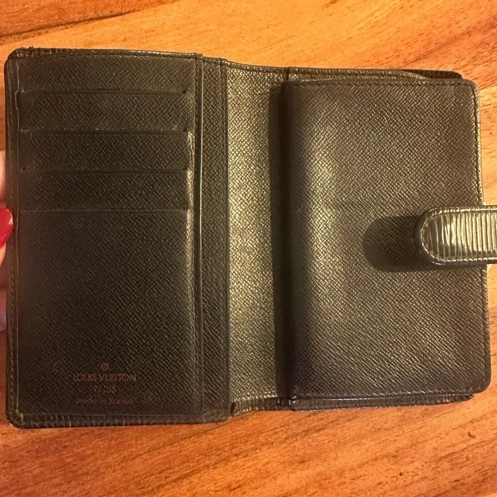 Louis Vuitton Black Epi Bi-Fold Wallet with Kiss lock